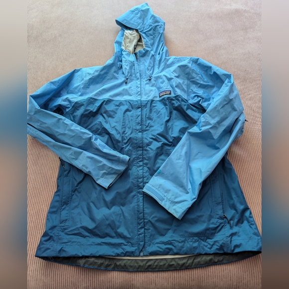 Women's Patagonia rain jacket - Picture 1 of 4